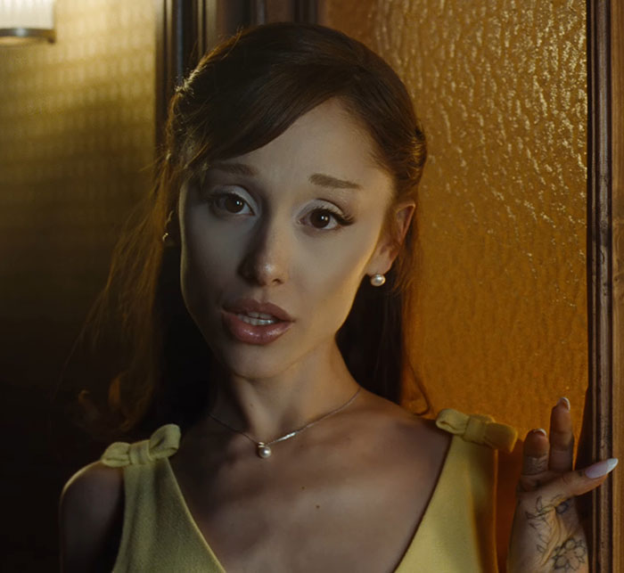 “I’m Sorry But This Is Concerning”: Ariana Grande’s Latest Video Sparks Unease As Fans Spot Strange Detail “I’m Sorry But This Is Concerning”: Ariana Grande’s Latest Video Sparks Unease As Fans Spot Strange Detail