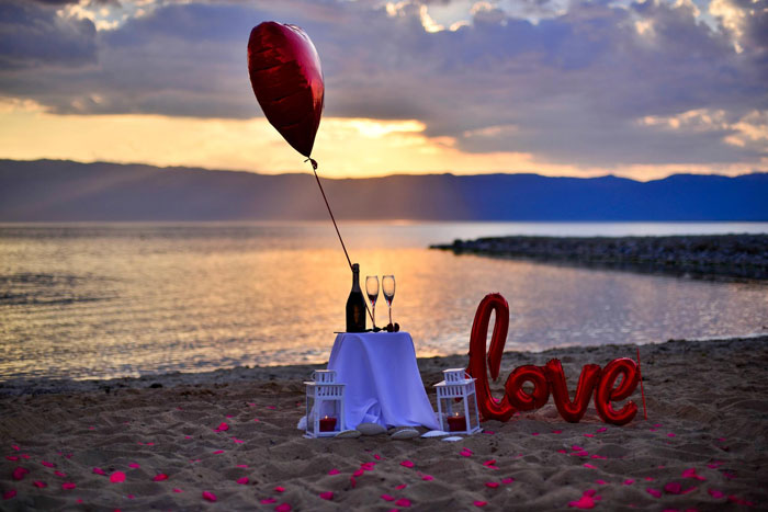Couple Leaves Behind Fake Petals On Beach After Proposal, Sparks Fury After Photographer Exposes Them Couple Leaves Behind Fake Petals On Beach After Proposal, Sparks Fury After Photographer Exposes Them