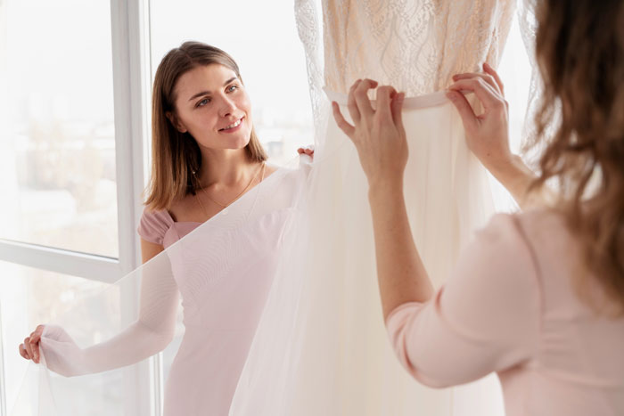 Bride Repeatedly Targets Her Own Sister During Wedding Prep, Pushes Her Away For Good After Ceremony Bride Repeatedly Targets Her Own Sister During Wedding Prep, Pushes Her Away For Good After Ceremony