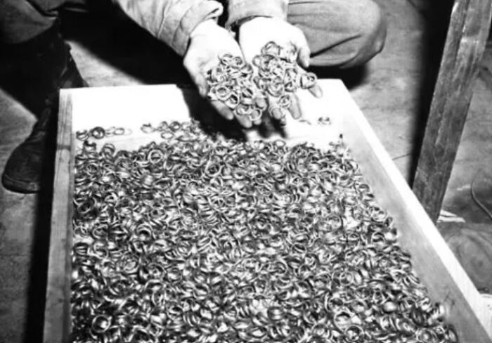 33 Creepy Photos That People Can’t Believe Someone Took 33 Creepy Photos That People Can’t Believe Someone Took