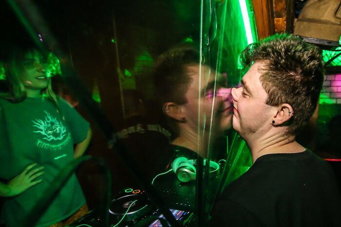 29 Hilarious And Slightly Cursed Nightclub Photos