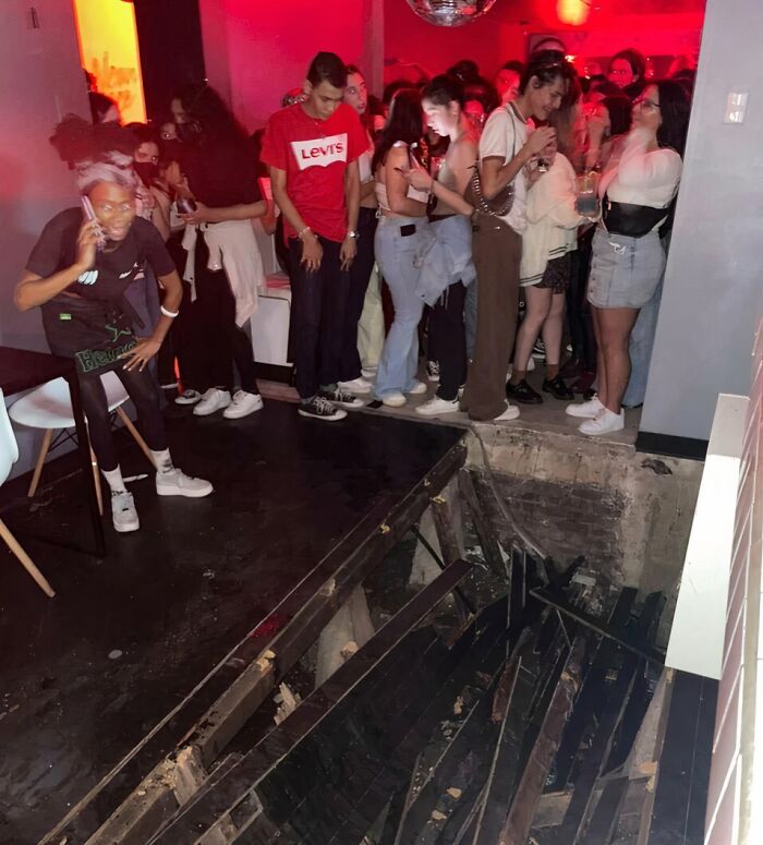 29 Hilarious And Slightly Cursed Nightclub Photos