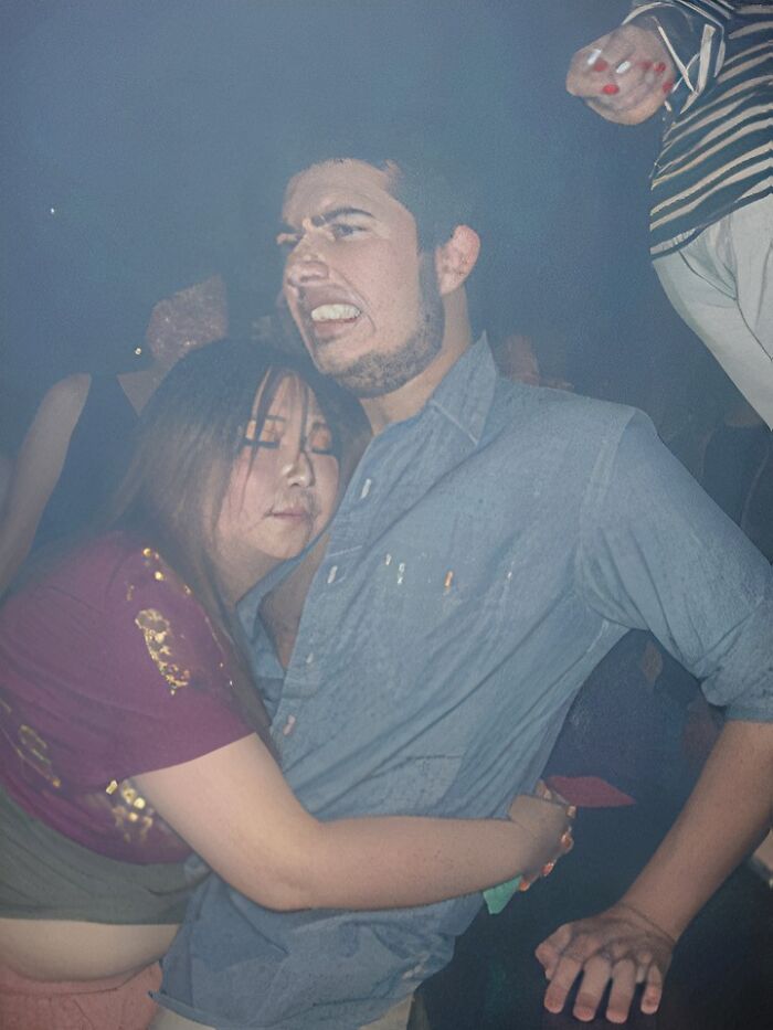 29 Hilarious And Slightly Cursed Nightclub Photos