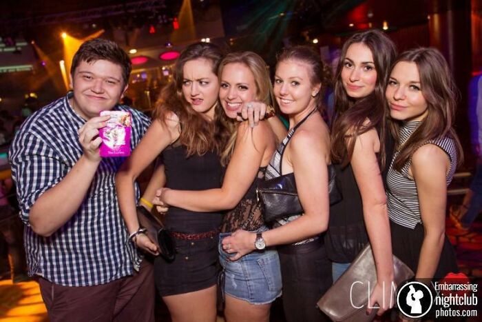 29 Hilarious And Slightly Cursed Nightclub Photos