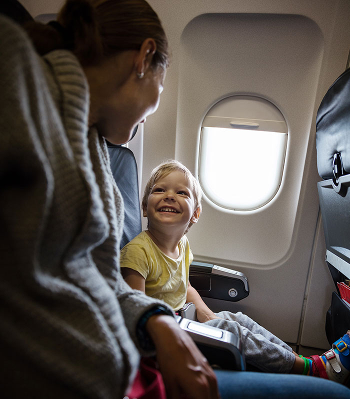 Entitled Mother Tries To Force Toddler Out Of Paid Seat, And The Flight Attendant’s Move Is Pure Satisfaction