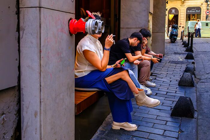 80 Street Photos By Dan Morris That Capture Cities From Perspectives Most People Miss