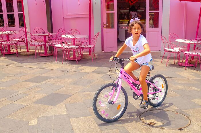 80 Street Photos By Dan Morris That Capture Cities From Perspectives Most People Miss