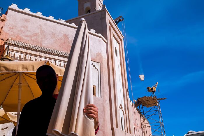 80 Street Photos By Dan Morris That Capture Cities From Perspectives Most People Miss