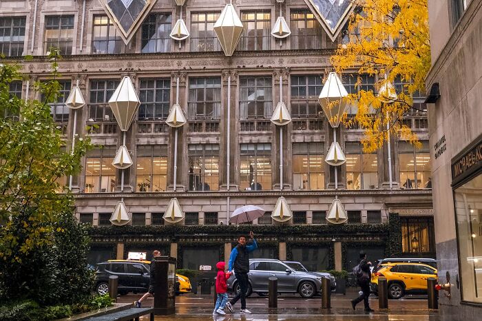 80 Street Photos By Dan Morris That Capture Cities From Perspectives Most People Miss