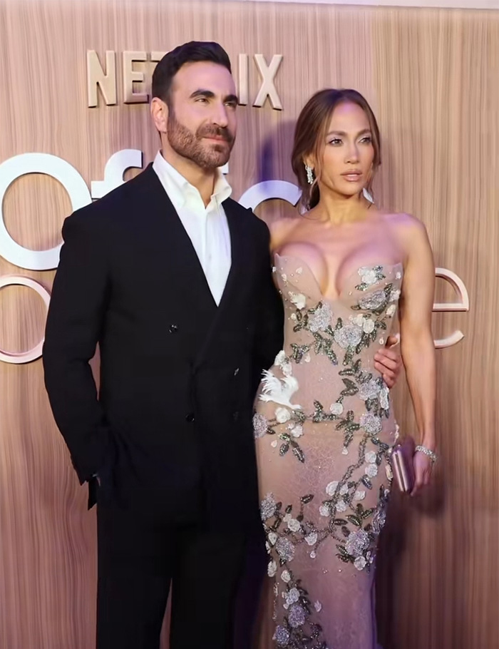 Jennifer Lopez Ignites Plastic Surgery Rumors Amid Awkward Wardrobe Slip At ‘Office Romance’ Premiere Jennifer Lopez Ignites Plastic Surgery Rumors Amid Awkward Wardrobe Slip At ‘Office Romance’ Premiere