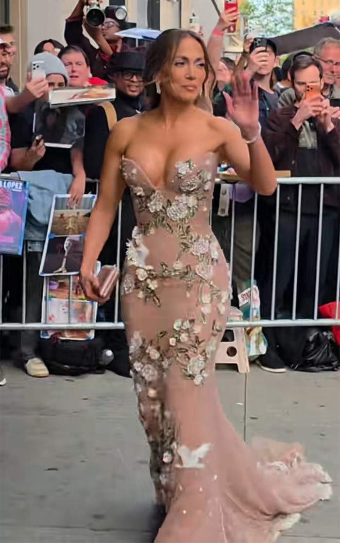 Jennifer Lopez Ignites Plastic Surgery Rumors Amid Awkward Wardrobe Slip At ‘Office Romance’ Premiere Jennifer Lopez Ignites Plastic Surgery Rumors Amid Awkward Wardrobe Slip At ‘Office Romance’ Premiere