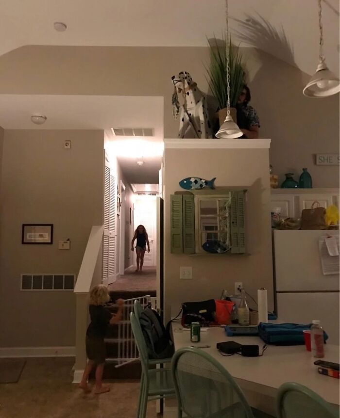 54 Extraordinary Details Hiding In Plain Sight In These Seemingly Ordinary Photos