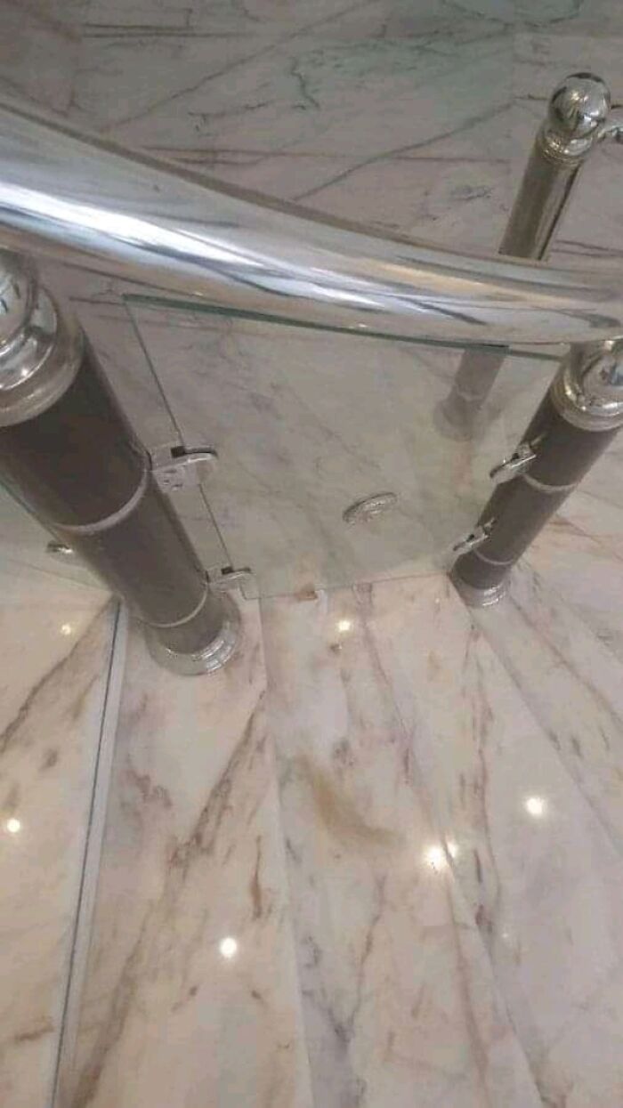 54 Extraordinary Details Hiding In Plain Sight In These Seemingly Ordinary Photos