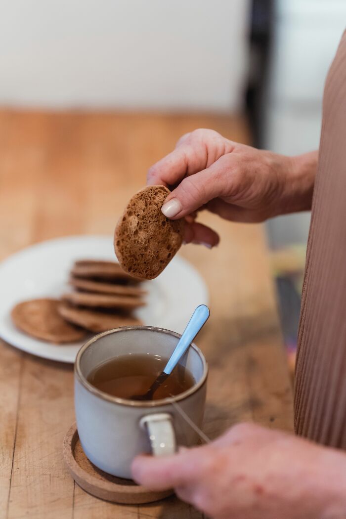 &ldquo;I Own Both A Teapot And A Tea Cosy&rdquo;: 60 Funny Ways To Tell That Someone Is British