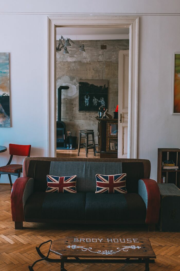 &ldquo;I Own Both A Teapot And A Tea Cosy&rdquo;: 60 Funny Ways To Tell That Someone Is British
