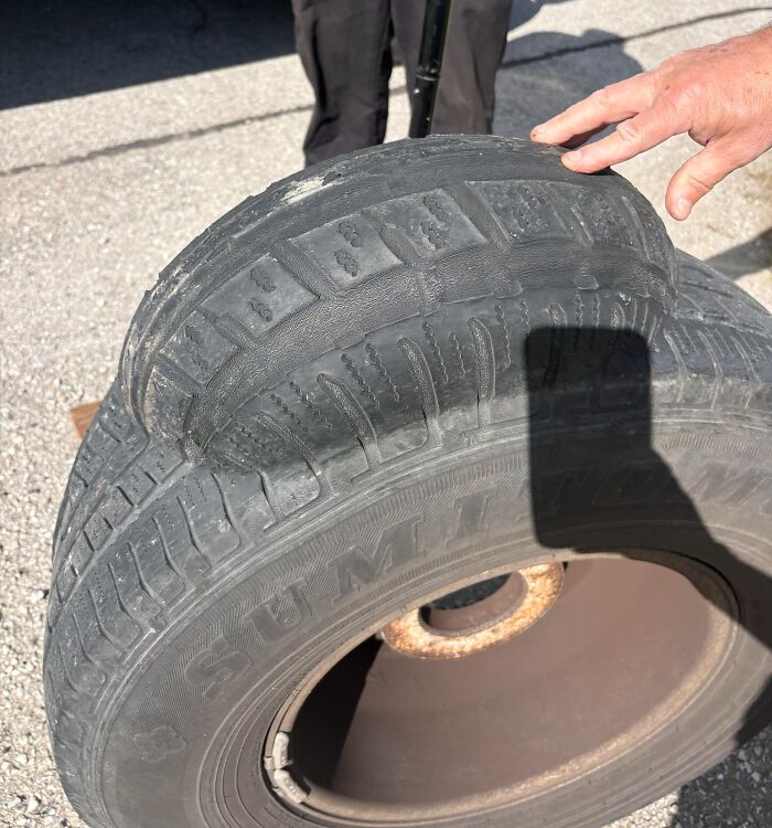 64 Risky Situations That Made People Question How These Folks Have Survived This Long