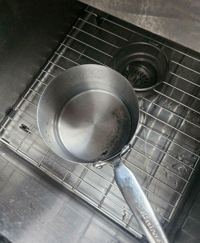64 Risky Situations That Made People Question How These Folks Have Survived This Long