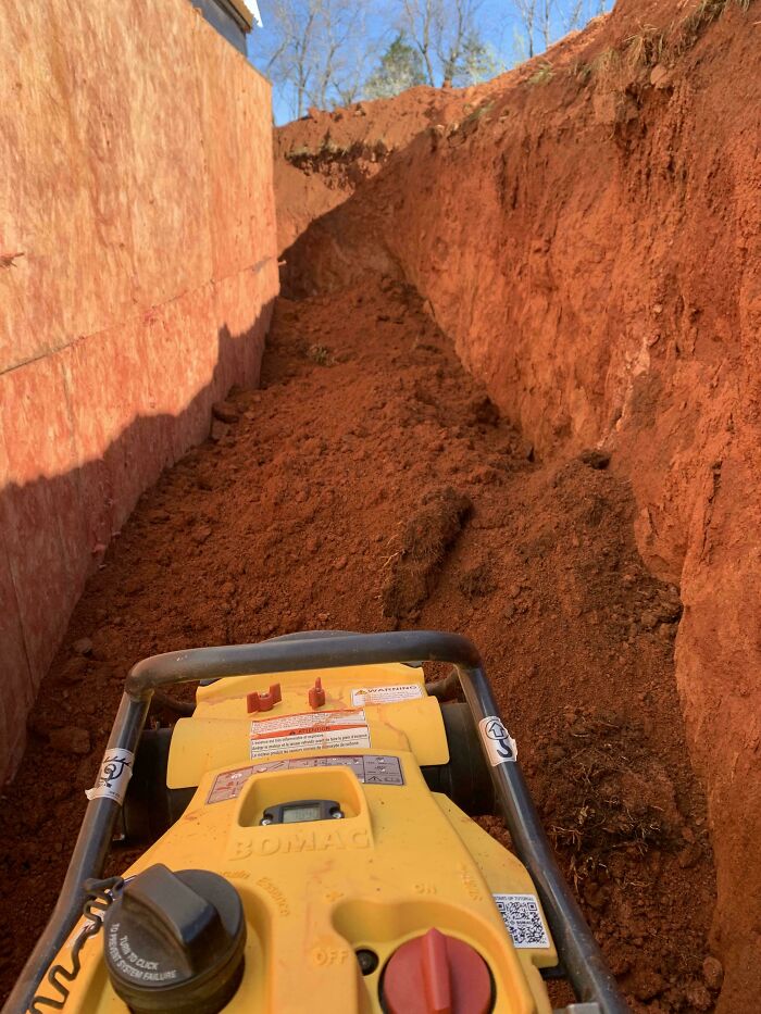 64 Risky Situations That Made People Question How These Folks Have Survived This Long