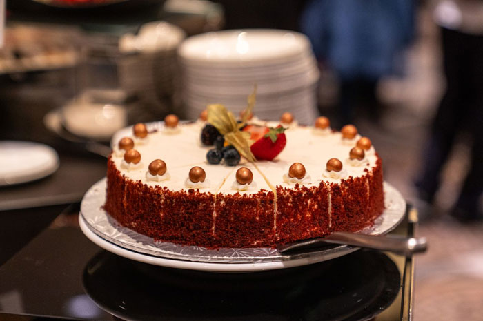 MIL Secretly Brings Her Own Cake To Son’s Birthday, Doesn’t Expect What Happens Next