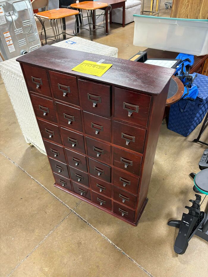 55 Funny, Bizarre And Actually Amazing Goodwill Finds That Prove Thrifting Is Never Boring (New Pics)