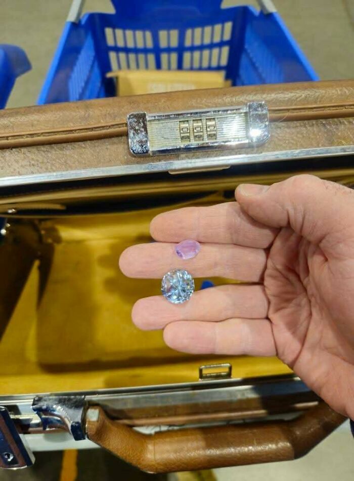 55 Funny, Bizarre And Actually Amazing Goodwill Finds That Prove Thrifting Is Never Boring (New Pics)