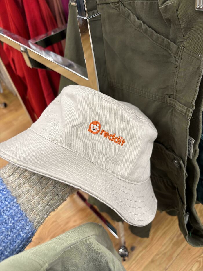 55 Funny, Bizarre And Actually Amazing Goodwill Finds That Prove Thrifting Is Never Boring (New Pics)