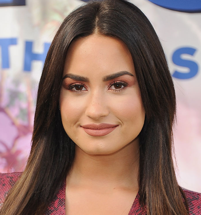 “Lost Another Baddie To Buccal Fat Removal”: 28 Celebrity Collages That Put Rumored Plastic Surgery On Display