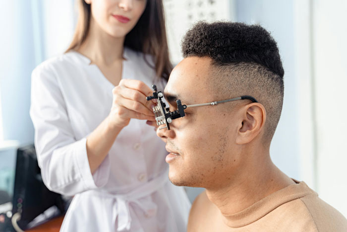 Customer Refuses To Listen To Licensed Optician, Discovers Why Experts Warned Him From The Start