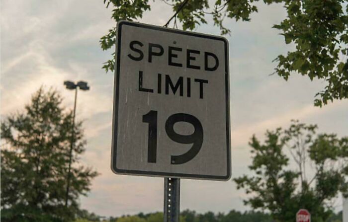 “What The Frick Is This Sign?”: 69 Of The Funniest Signs Ever Spotted In The Wild