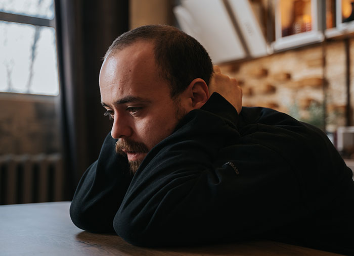 Guy Laughs In Parents’ Faces After They Come Back Into His Life Making Entitled Demands