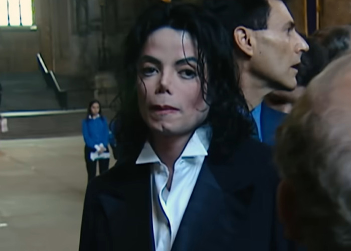 Michael Jackson Insider Drops Bombshell About Horrifying Items Hidden In ‘Suspicious’ Neverland Bag Michael Jackson Insider Drops Bombshell About Horrifying Items Hidden In ‘Suspicious’ Neverland Bag