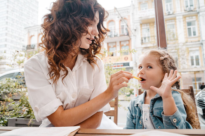 30 Beautiful Moments Of Pure, Unprompted Generosity To Brighten Your Day 30 Beautiful Moments Of Pure, Unprompted Generosity To Brighten Your Day