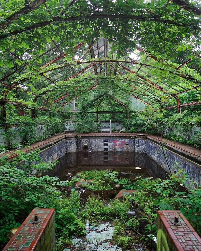 89 Of The Most Breathtaking And Interesting Forgotten Places Shared On ‘Urban Exploration’ 89 Of The Most Breathtaking And Interesting Forgotten Places Shared On ‘Urban Exploration’