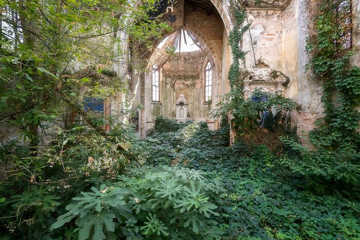 89 Of The Most Breathtaking And Interesting Forgotten Places Shared On ‘Urban Exploration’ 89 Of The Most Breathtaking And Interesting Forgotten Places Shared On ‘Urban Exploration’