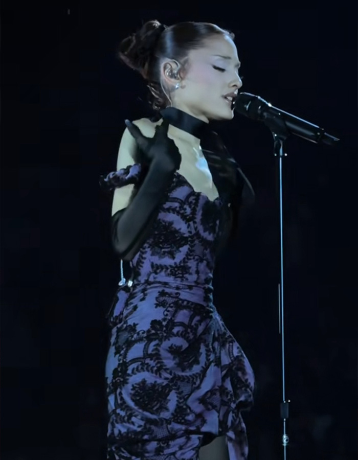 Ariana Grande Fuels Fresh Health Concerns After Kicking Off Tour As Fans Are Convinced “This Is Not Okay” Ariana Grande Fuels Fresh Health Concerns After Kicking Off Tour As Fans Are Convinced “This Is Not Okay”