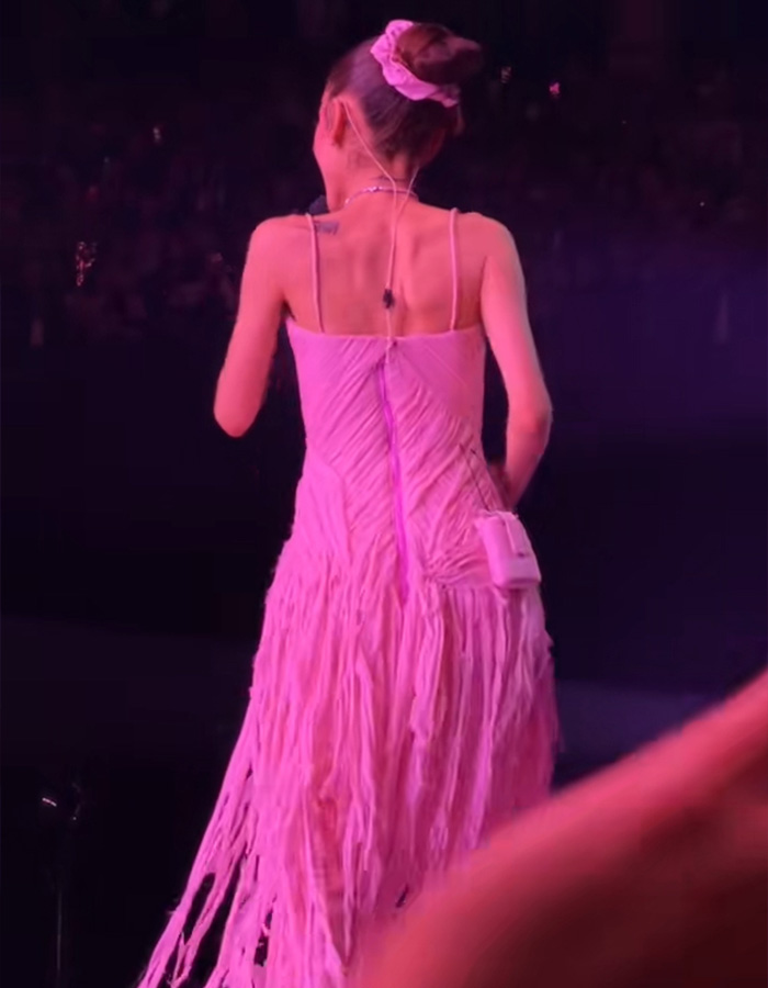 Ariana Grande Fuels Fresh Health Concerns After Kicking Off Tour As Fans Are Convinced “This Is Not Okay” Ariana Grande Fuels Fresh Health Concerns After Kicking Off Tour As Fans Are Convinced “This Is Not Okay”