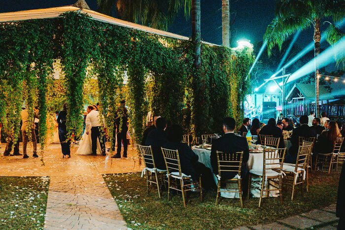 “Tried To Make Out With The Groom”: 77 Wedding Guests Who Made Everything About Themselves “Tried To Make Out With The Groom”: 77 Wedding Guests Who Made Everything About Themselves