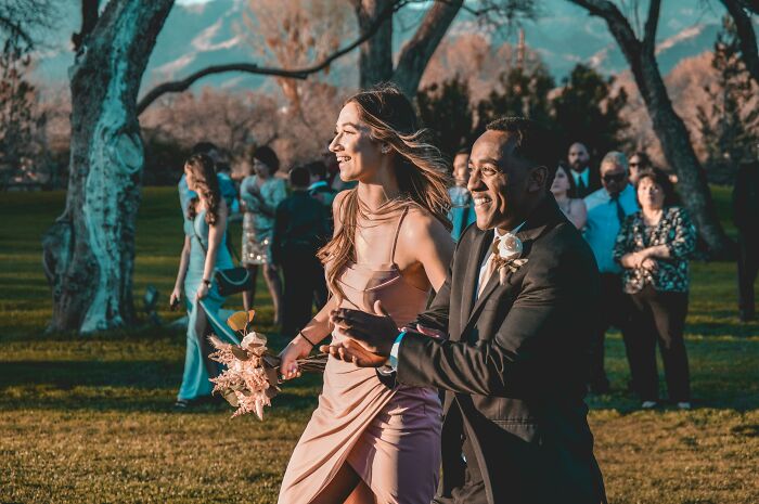 “Tried To Make Out With The Groom”: 77 Wedding Guests Who Made Everything About Themselves “Tried To Make Out With The Groom”: 77 Wedding Guests Who Made Everything About Themselves