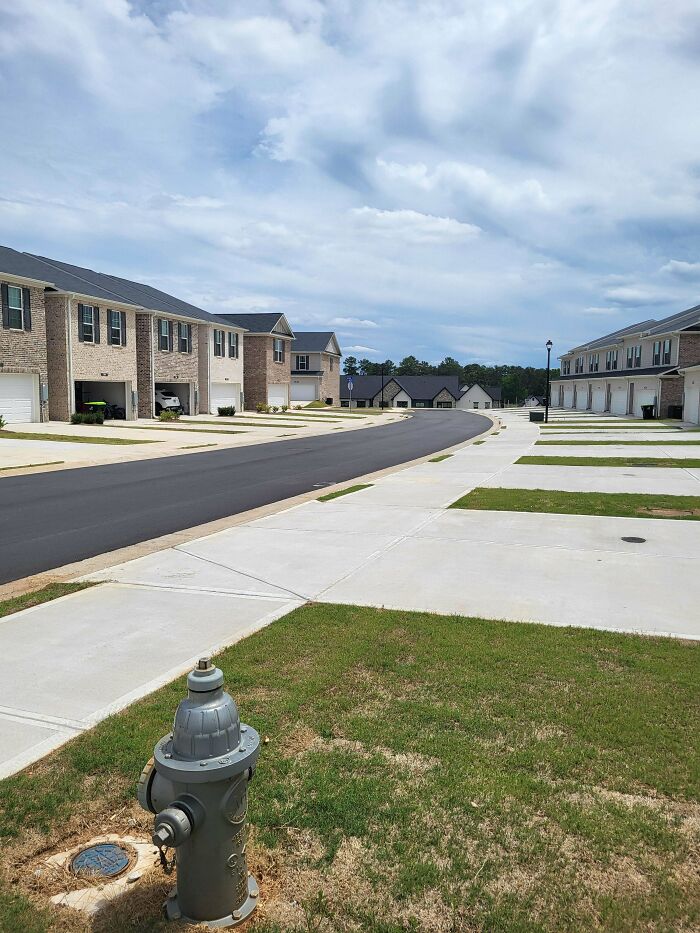 79 Brutally Honest Posts About “Suburban Hell” Realtors Don’t Want You To See (New Pics) 79 Brutally Honest Posts About “Suburban Hell” Realtors Don’t Want You To See (New Pics)