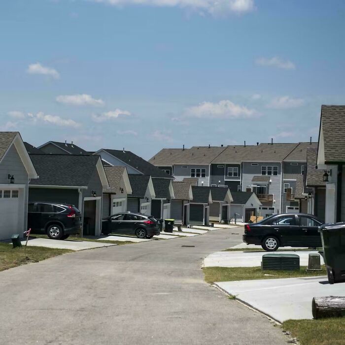79 Brutally Honest Posts About “Suburban Hell” Realtors Don’t Want You To See (New Pics) 79 Brutally Honest Posts About “Suburban Hell” Realtors Don’t Want You To See (New Pics)