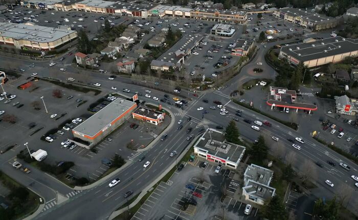 79 Brutally Honest Posts About “Suburban Hell” Realtors Don’t Want You To See (New Pics) 79 Brutally Honest Posts About “Suburban Hell” Realtors Don’t Want You To See (New Pics)