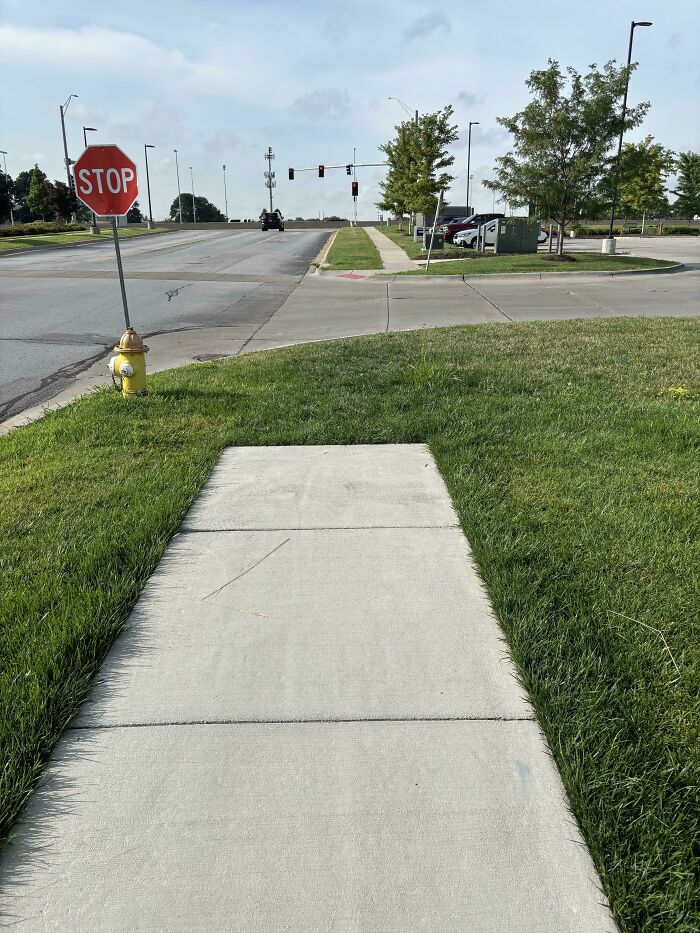79 Brutally Honest Posts About “Suburban Hell” Realtors Don’t Want You To See (New Pics) 79 Brutally Honest Posts About “Suburban Hell” Realtors Don’t Want You To See (New Pics)