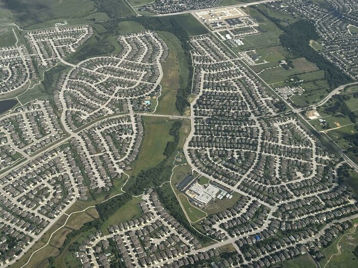 79 Brutally Honest Posts About “Suburban Hell” Realtors Don’t Want You To See (New Pics) 79 Brutally Honest Posts About “Suburban Hell” Realtors Don’t Want You To See (New Pics)