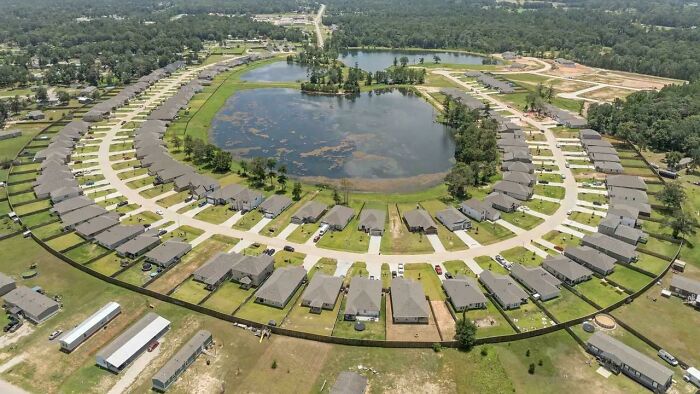 79 Brutally Honest Posts About “Suburban Hell” Realtors Don’t Want You To See (New Pics) 79 Brutally Honest Posts About “Suburban Hell” Realtors Don’t Want You To See (New Pics)