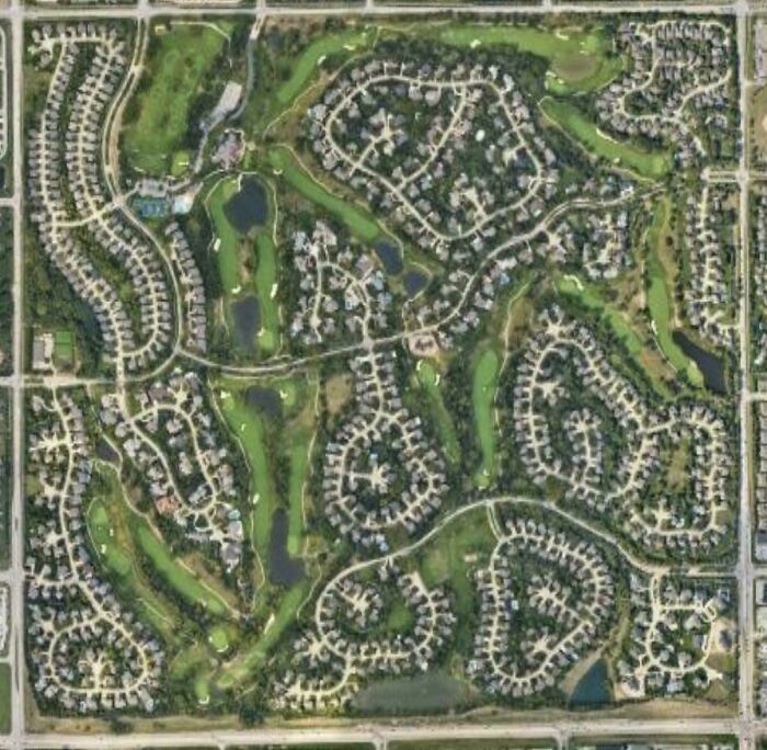 79 Brutally Honest Posts About “Suburban Hell” Realtors Don’t Want You To See (New Pics) 79 Brutally Honest Posts About “Suburban Hell” Realtors Don’t Want You To See (New Pics)