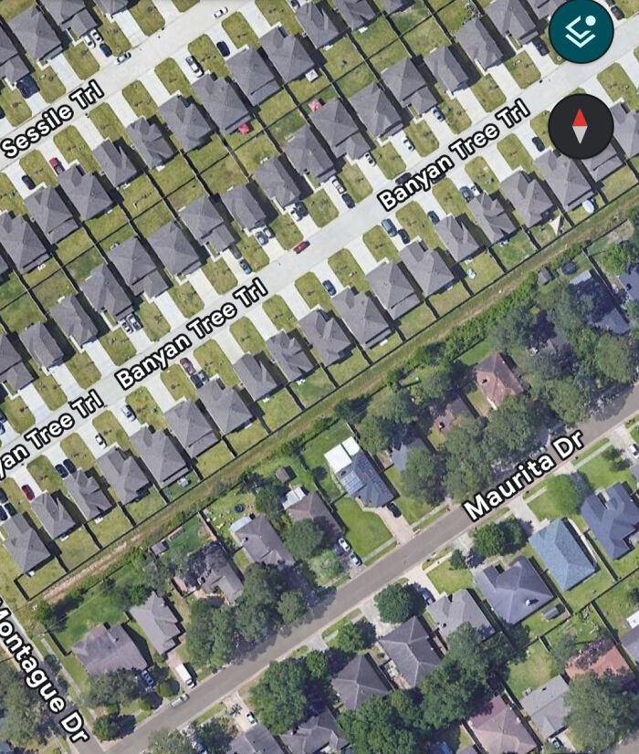 79 Brutally Honest Posts About “Suburban Hell” Realtors Don’t Want You To See (New Pics) 79 Brutally Honest Posts About “Suburban Hell” Realtors Don’t Want You To See (New Pics)