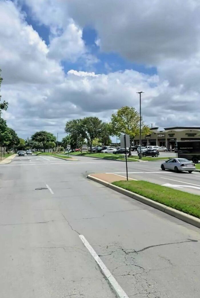 79 Brutally Honest Posts About “Suburban Hell” Realtors Don’t Want You To See (New Pics) 79 Brutally Honest Posts About “Suburban Hell” Realtors Don’t Want You To See (New Pics)