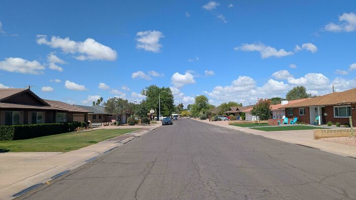 79 Brutally Honest Posts About “Suburban Hell” Realtors Don’t Want You To See (New Pics) 79 Brutally Honest Posts About “Suburban Hell” Realtors Don’t Want You To See (New Pics)