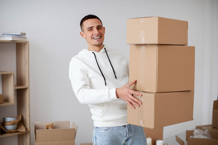 Woman Agrees To Store A Couple Of Items For Friend, Comes Home To A Fully Packed House From Hell Woman Agrees To Store A Couple Of Items For Friend, Comes Home To A Fully Packed House From Hell
