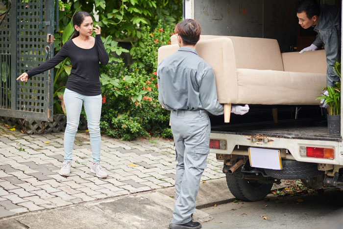 Woman Agrees To Store A Couple Of Items For Friend, Comes Home To A Fully Packed House From Hell Woman Agrees To Store A Couple Of Items For Friend, Comes Home To A Fully Packed House From Hell